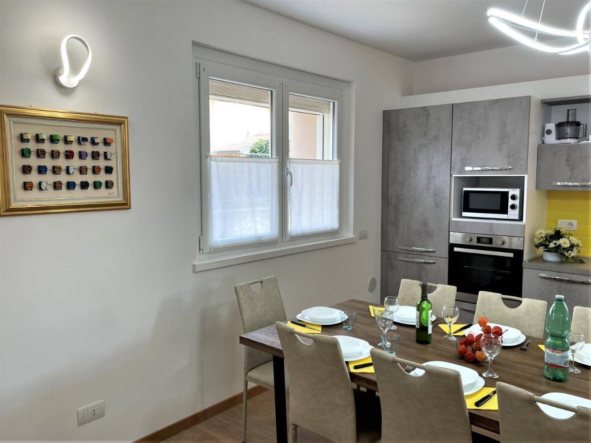 Giorni Felici Tutto Nuovo, Giardino, Parcheggio Apartment แวร์บาเนีย ภายนอก รูปภาพ