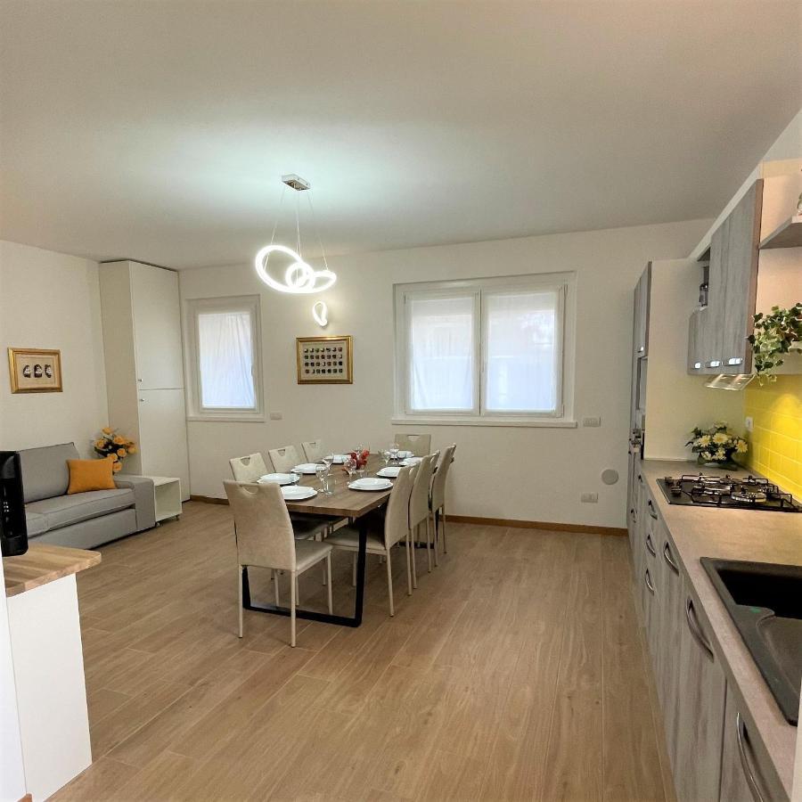 Giorni Felici Tutto Nuovo, Giardino, Parcheggio Apartment แวร์บาเนีย ภายนอก รูปภาพ
