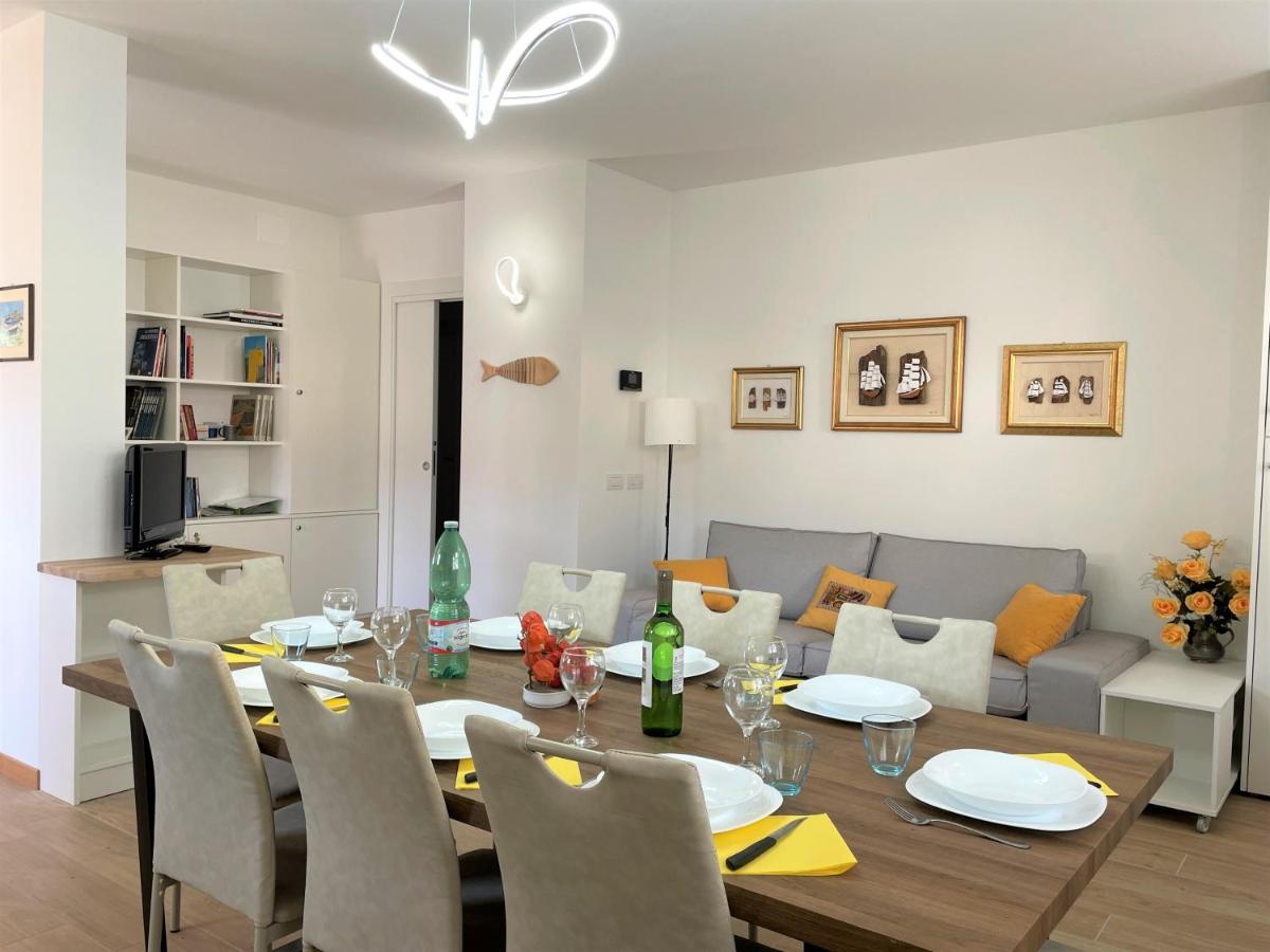 Giorni Felici Tutto Nuovo, Giardino, Parcheggio Apartment แวร์บาเนีย ภายนอก รูปภาพ