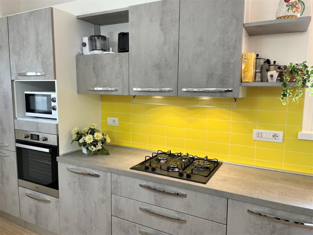Giorni Felici Tutto Nuovo, Giardino, Parcheggio Apartment แวร์บาเนีย ภายนอก รูปภาพ