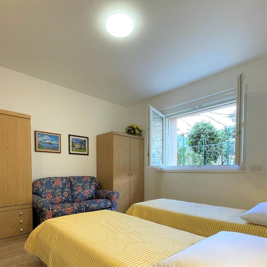 Giorni Felici Tutto Nuovo, Giardino, Parcheggio Apartment แวร์บาเนีย ภายนอก รูปภาพ