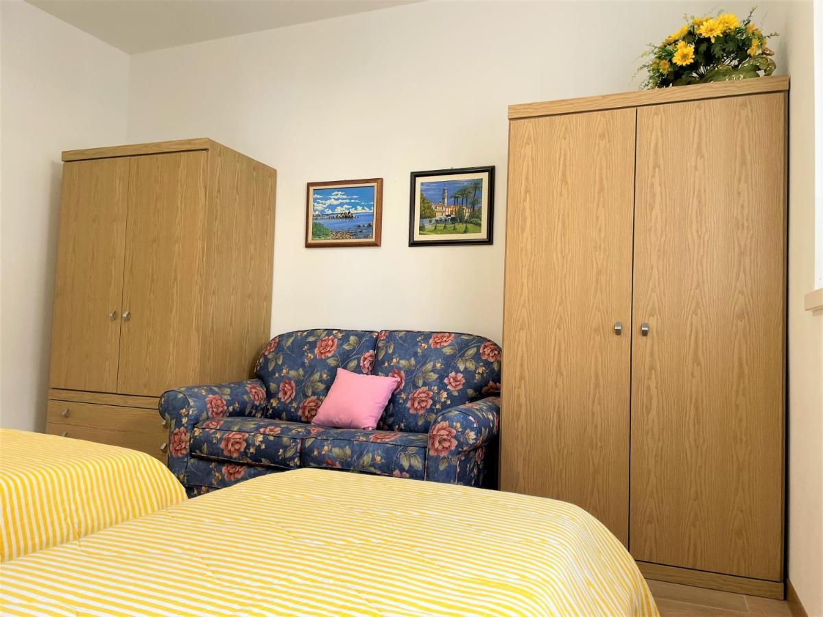 Giorni Felici Tutto Nuovo, Giardino, Parcheggio Apartment แวร์บาเนีย ภายนอก รูปภาพ