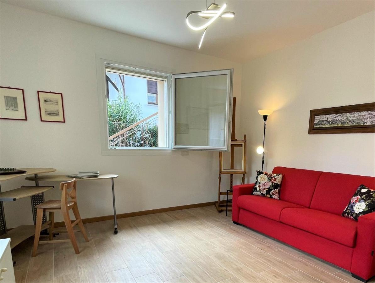Giorni Felici Tutto Nuovo, Giardino, Parcheggio Apartment แวร์บาเนีย ภายนอก รูปภาพ