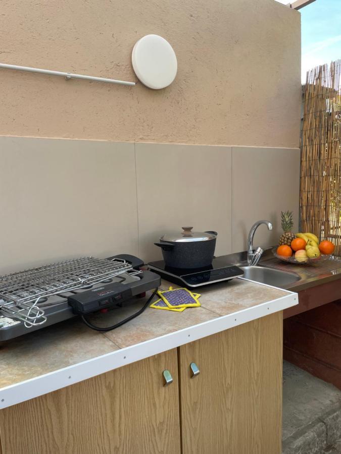 Giorni Felici Tutto Nuovo, Giardino, Parcheggio Apartment แวร์บาเนีย ภายนอก รูปภาพ